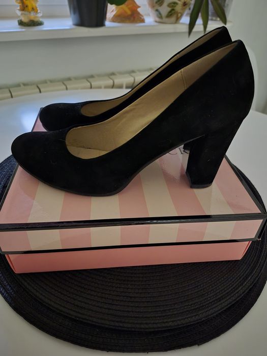 czarne zamszowe na słupku 41 dł.wkładki 27cm