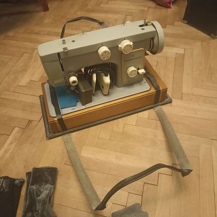 Електрична швейна машинка