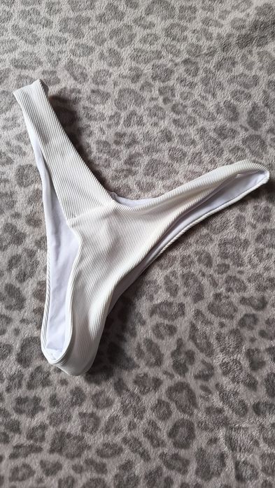 Śmietankowy dół od bikini, stringi, rozmiar xS. Polecam!