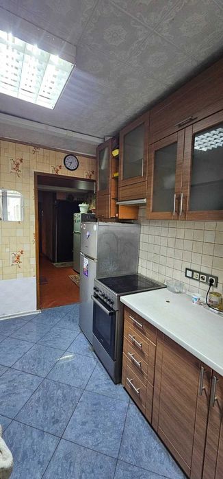 Здається кімната в гуртожитку біля Дарницької площі