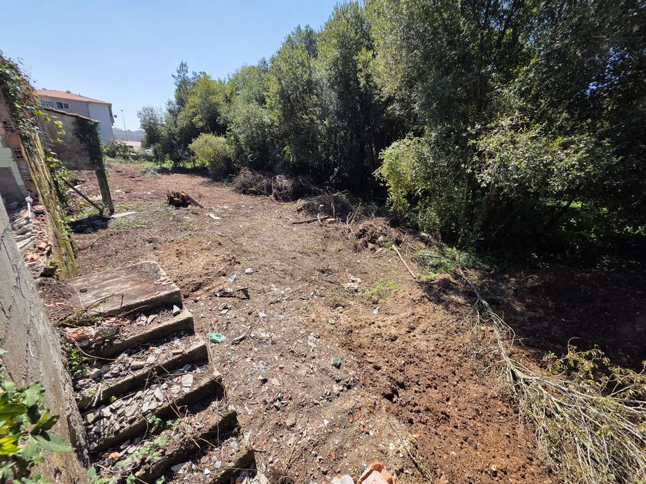 Vendo ou permuto moradia  isolada 3460m2 terreno  e anexos  com 100m2 junto a São João da Madeira