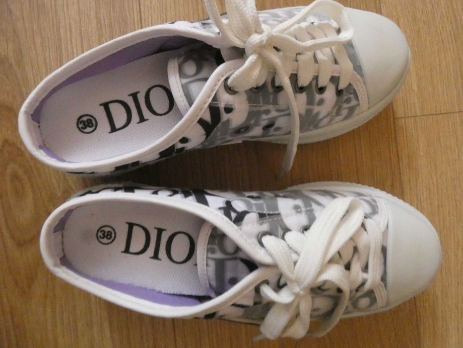 Klapki pełne nowe a'la trampki 37