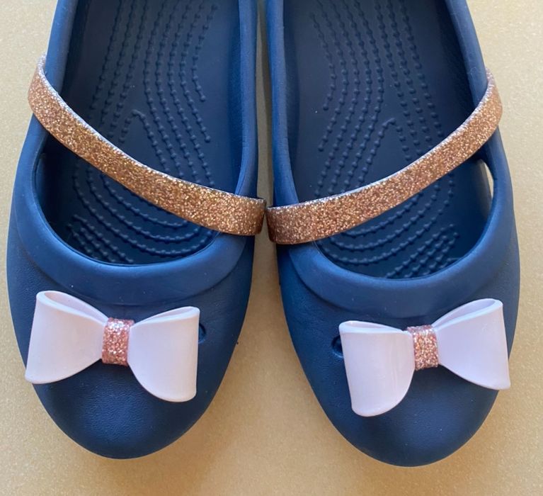 Crocs    33- J 2