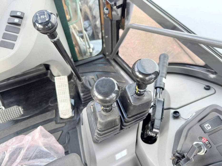 Ексватор навантажувач