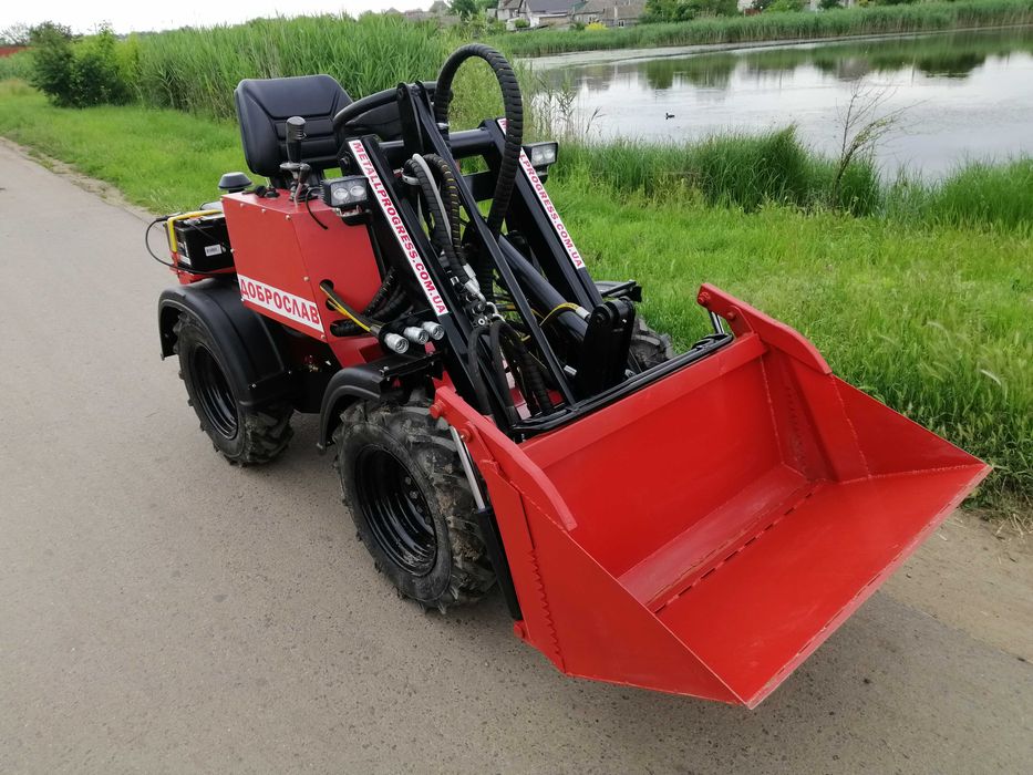 Фронтальный мини-погрузчик