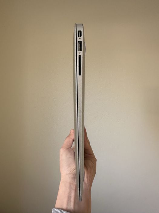 Продам Macbook Air 13” 2015p і5/4/128