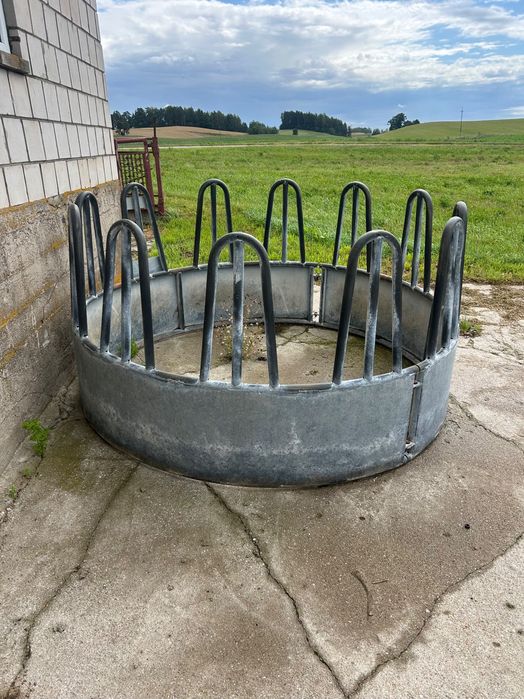 Sprzedam karmnik dla krów i koni dla 12 sztuk