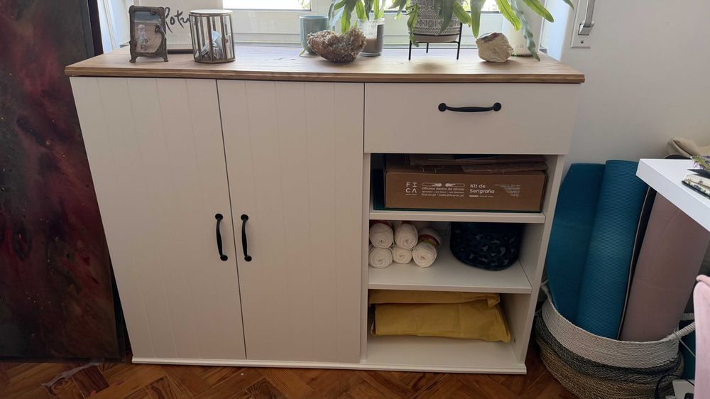 Armário IKEA VIHALS com portas e gavetas
