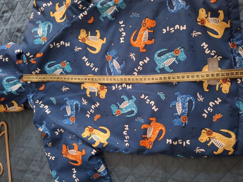 Демісезонна куртка на хлопчика 104р