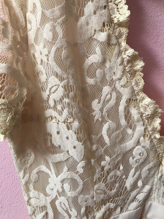 MISSGUIDED Vestido Nude em Renda e Chiffon