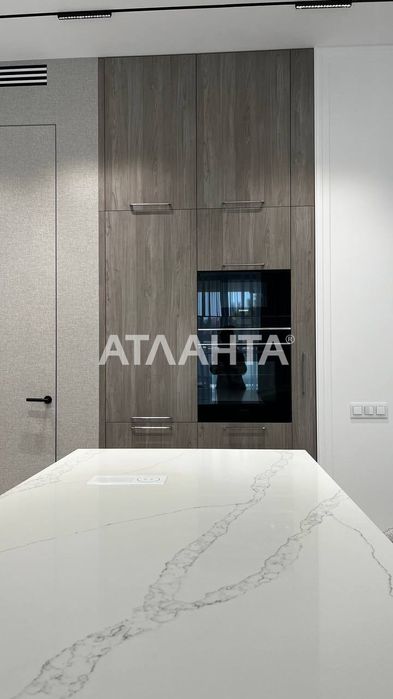 В продаже добротный дом в Совиньоне 4 спальни, бассейн