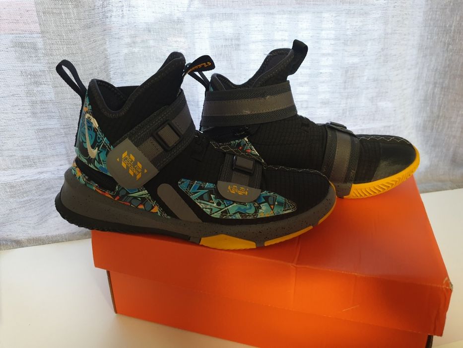 Sapatilhas Nike Lebron James