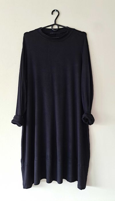 Wiskozowa , trapezowa mała czarna rozm 52/54