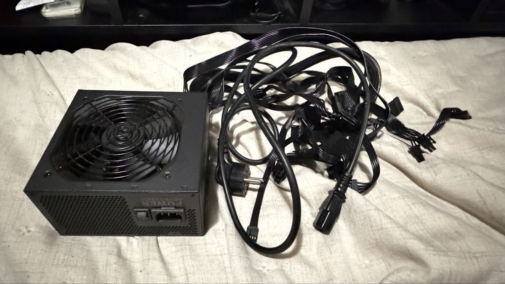 Fonte de Alimentação FSP Hydro K Pro 850W — Semi-Modular