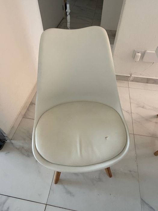Mesa com 8 cadeiras