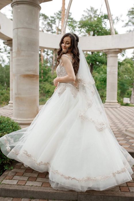 Весільна сукня з мереживом, МОЖЛИВИЙ ТОРГ