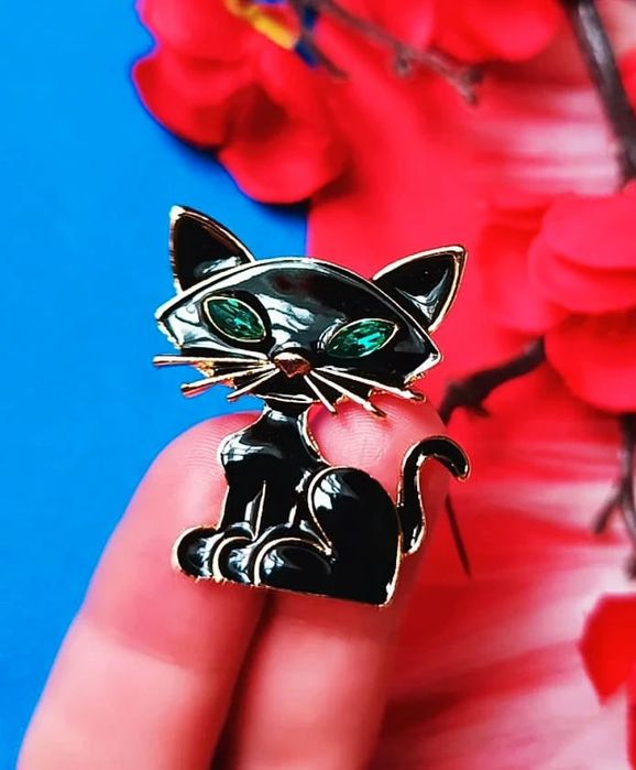 Broszka czarny kot
