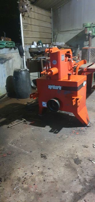 Maquina de rachar lenha