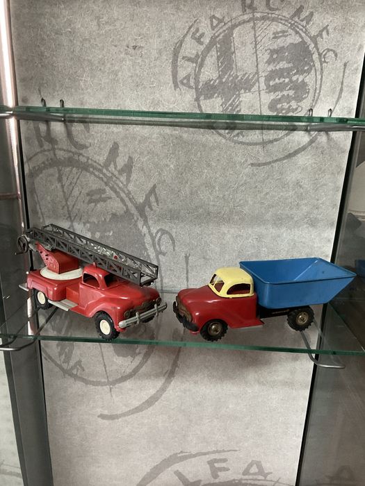 Brinquedo camiao basculante lata