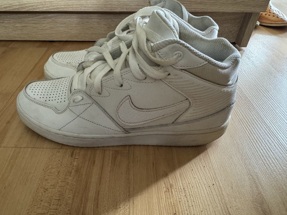 Buty Nike Priority mid rozm. 42