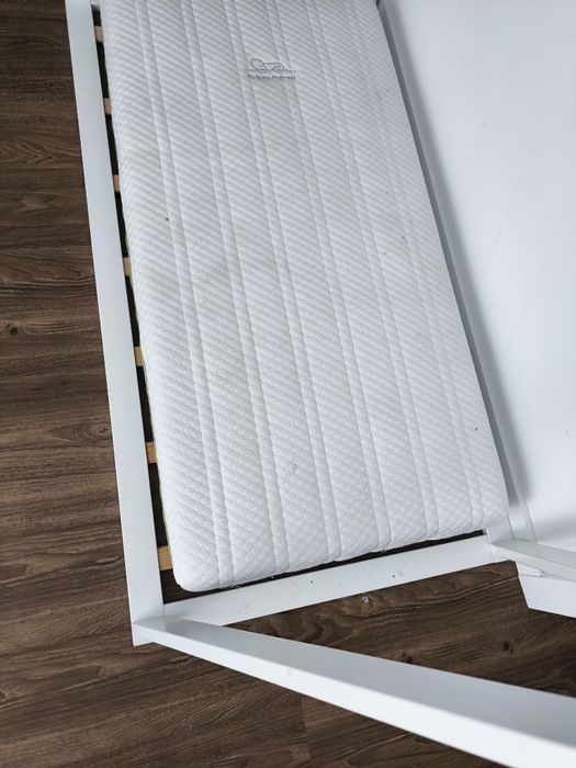 Estrutura de cama montessori