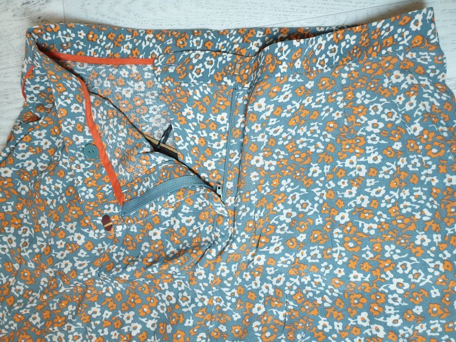 Летние женские брюки из вискозы в цветочный принт