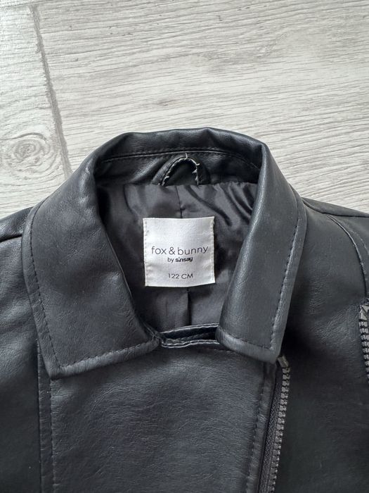 Куртка на дівчинку розмір 122