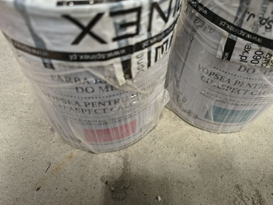 Farby kredowe do renowacji mebli Rust Oleum różowa i niebieska