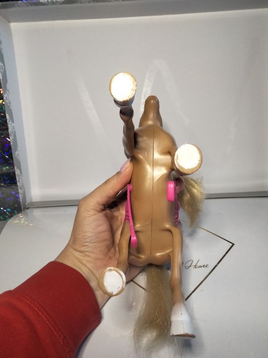 Кінь для Barbie від Mattel 2012 року