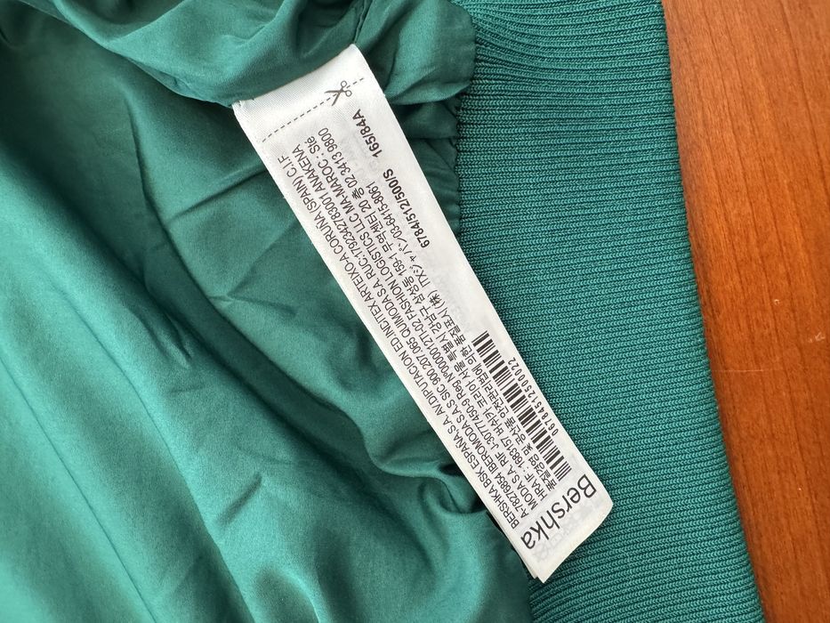 Blusão Bershka de tecido tipo universitário