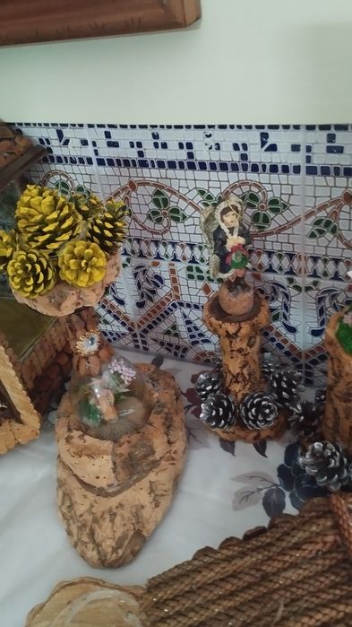 Artesanato de pinhas decorativas
