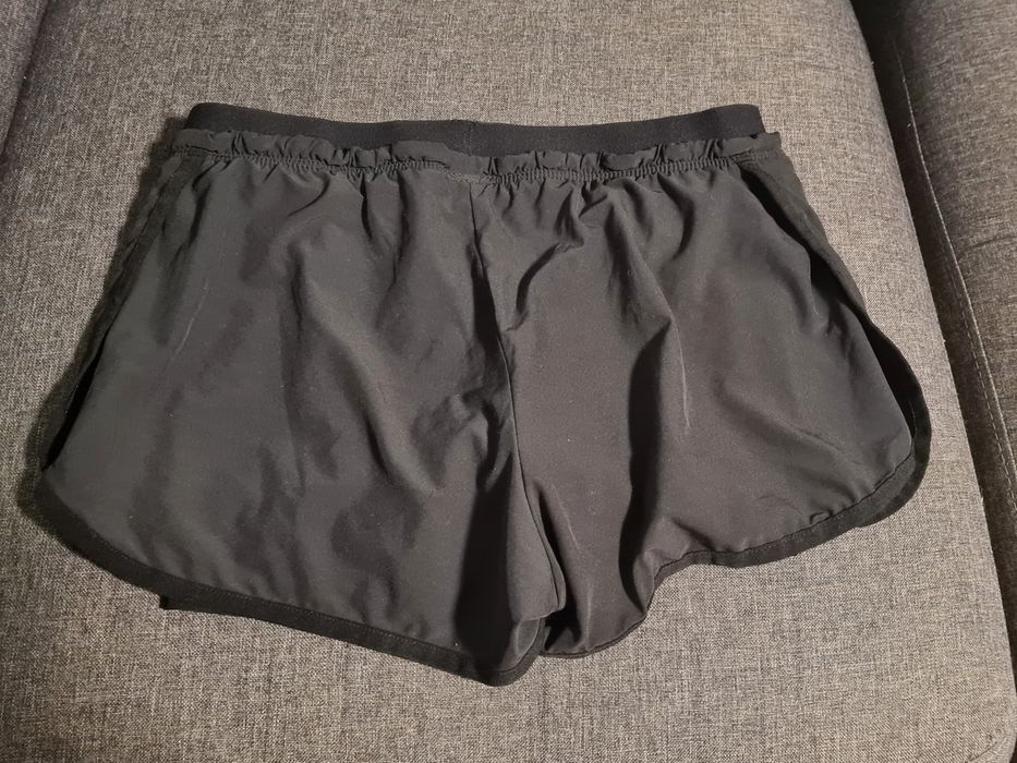 Krótkie czarne sportowe spodenki Nike r.M