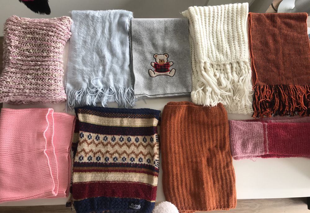 Vários Cachecóis/ Pêlos/ Golas/ Lenços/ Echarpes de modelos diferentes