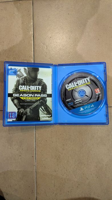 PlayStation 4 500 Gb + 3 comandos + 1 cabo comando + jogo