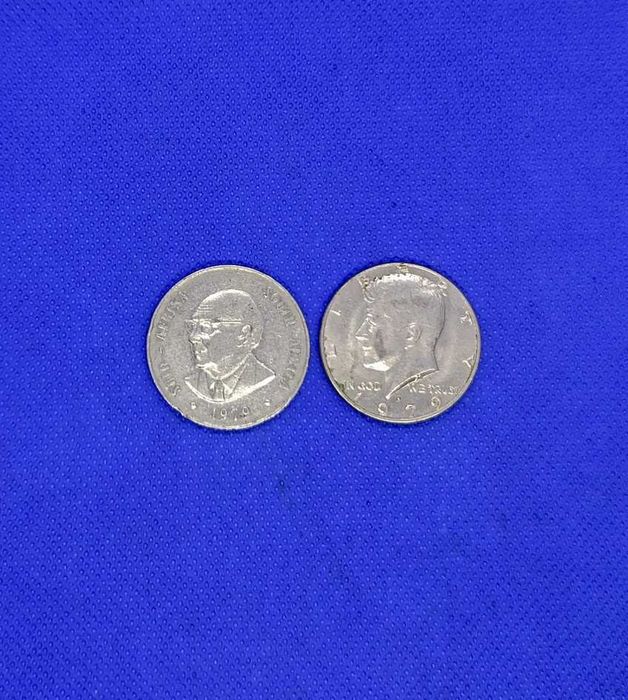 Lote de 2 moedas correntes Rand e Dólar