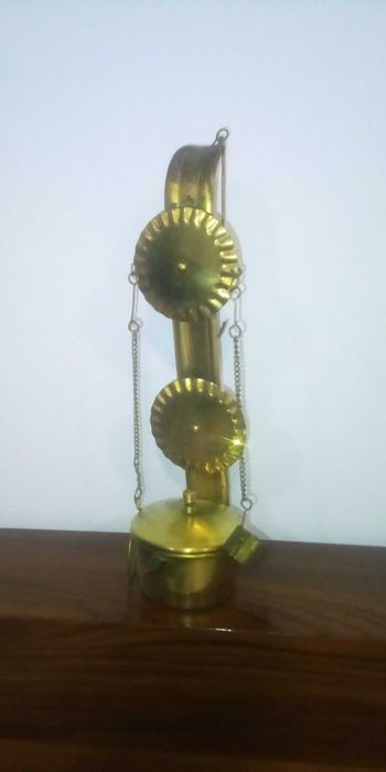 Antiga lamparina em latão