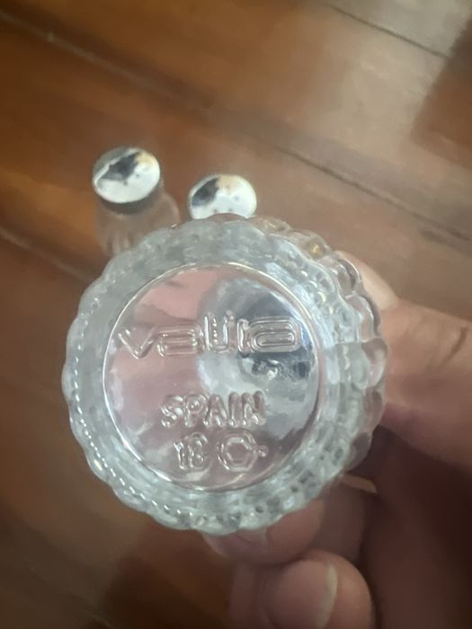 4 saleiros e pimenteiros  em vidro novos