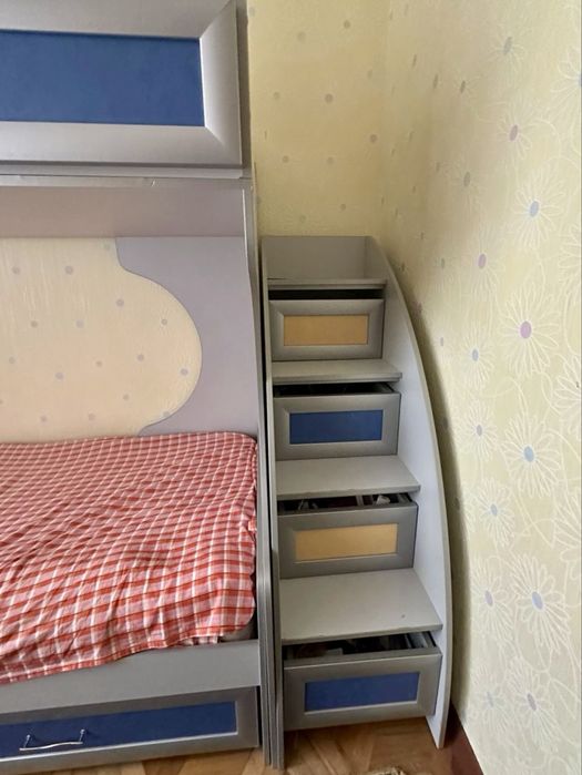 Двухъярусная кровать + 2 матраса