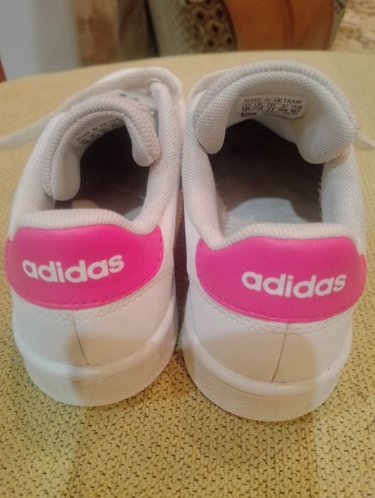 Продам кросовки Адидас на девочку