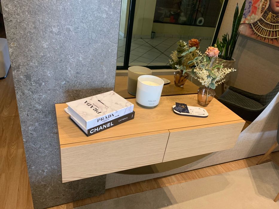 Vendo movel suspenso em carvalho