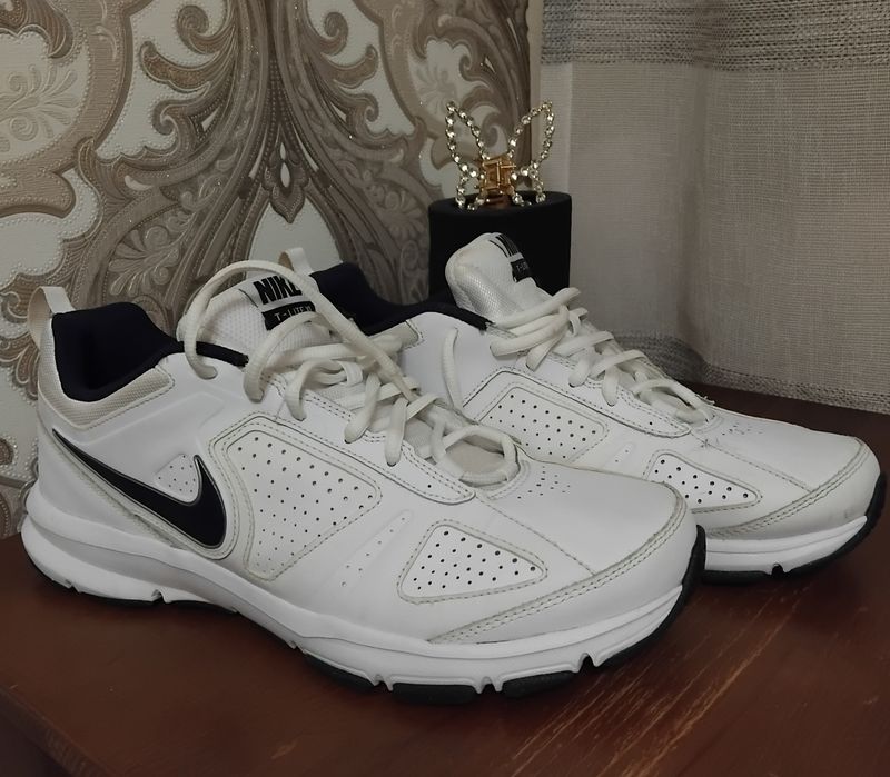 Кросівки Nike T-Lite Xi 616544-101.Розмір 44. 28 см. Б/У
