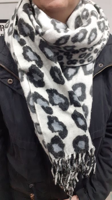 Szalik damski w cętki