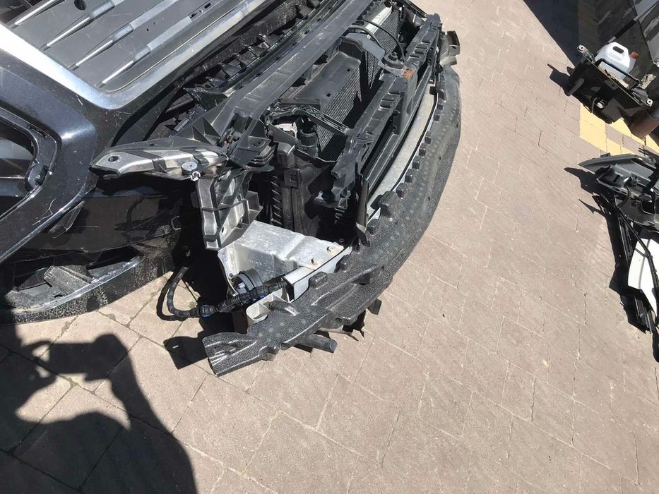 Передня панель радіаторів(телевізор)Audi A4/A5 B9 2016-