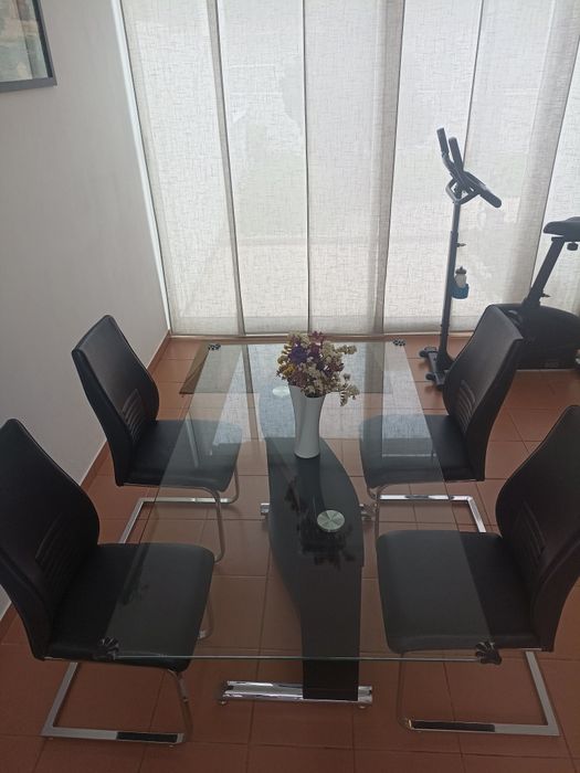 Conjunto Mesa e 4 cadeiras sala jantar