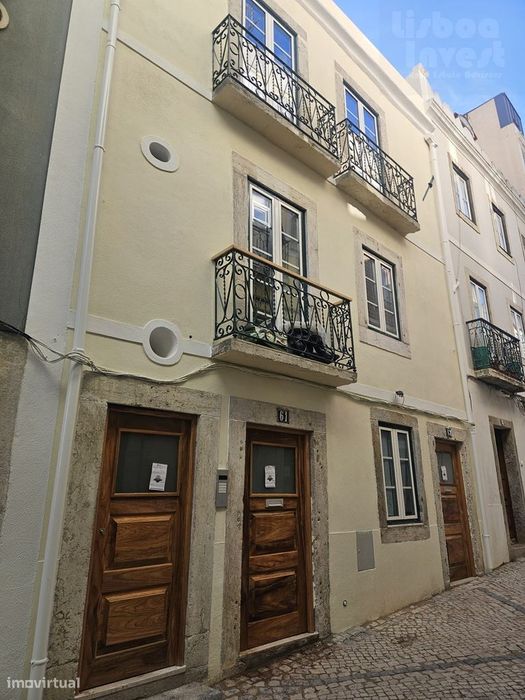 Vendo T2 para remodelação em predio totalmente remodelado