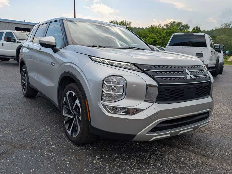 Mitsubishi Outlander  SE S-AWC      2023