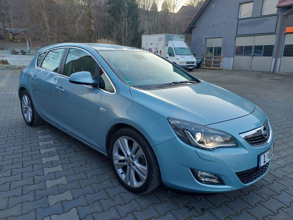 Opel Astra J Cosmo 1.6 16V HB 5D