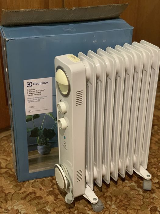 Масляний радіатор Electrolux EOH / M-6209. Обігрівач.