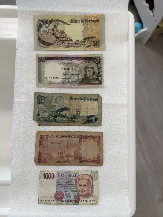 Notas e moedas antigas