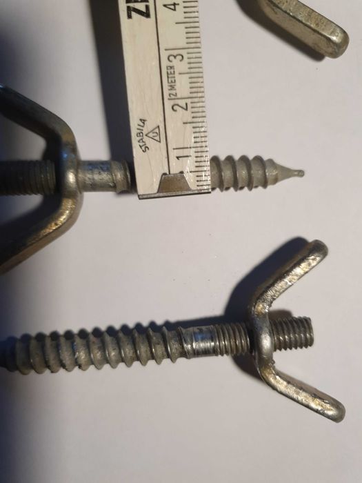 Крепежный элемент с барашком